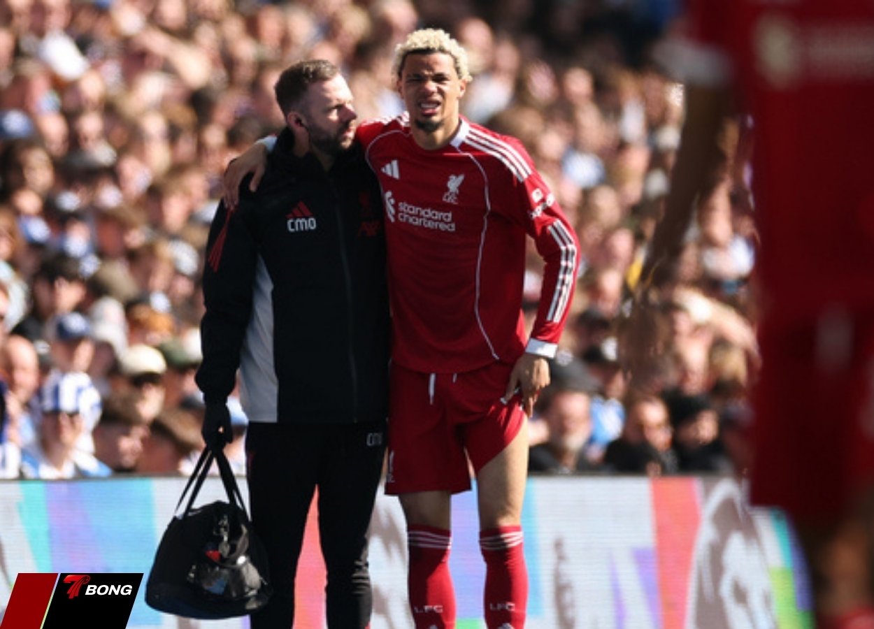 tiền đạo Hugo Ekitike phải rời sân chỉ sau 8 phút thi đấu